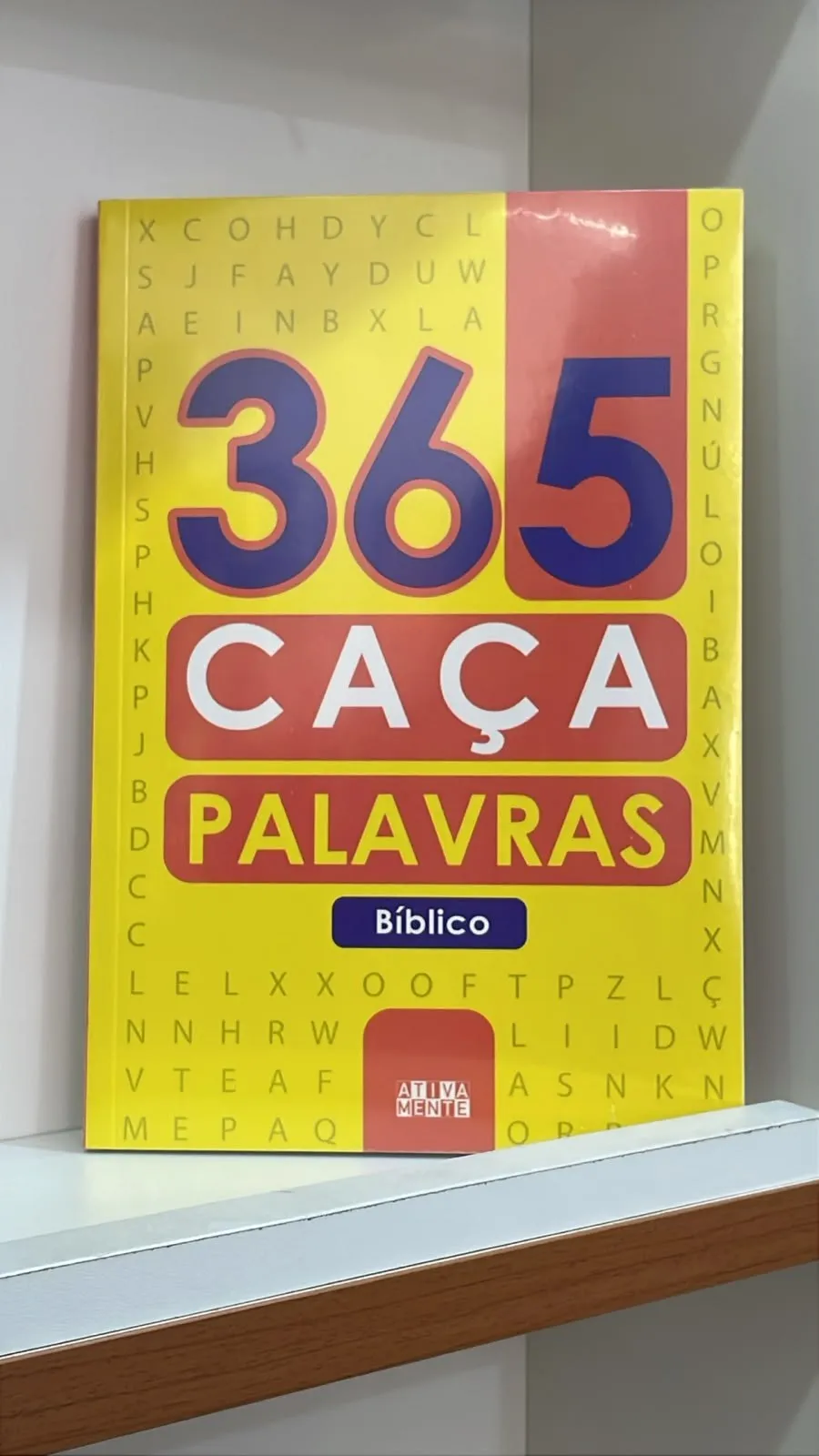 Livro 365 Caça-Palavras Bíblico com capa amarela