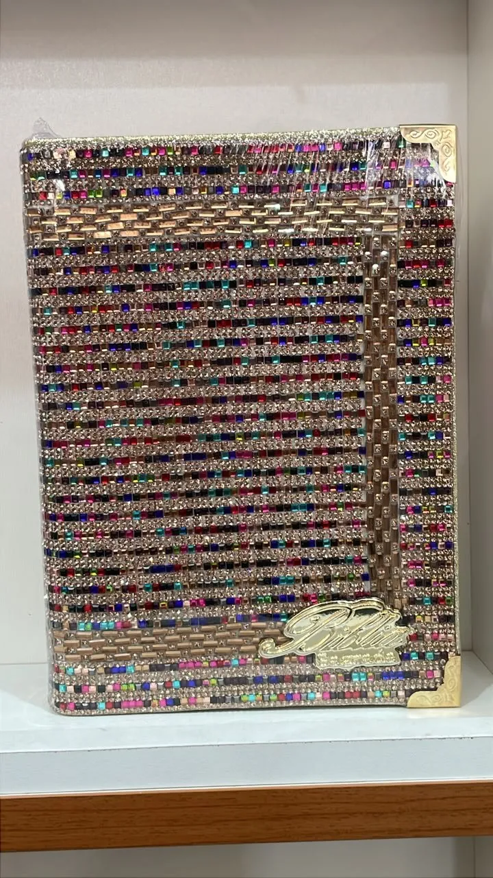 Bíblia com capa de pedrarias multicolor
