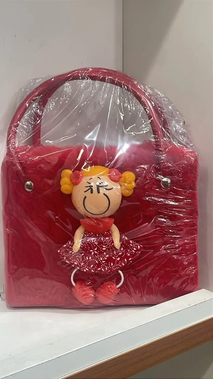 Bolsa porta-Bíblia infantil vermelha com boneca